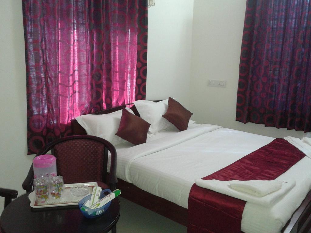Hotel Yes Way Inn Махабалипурам Стая снимка